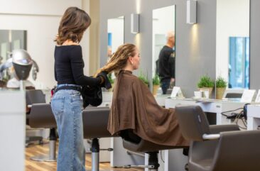 Kassensysteme für Friseure: Funktionen, gesetzliche Pflichten und Auswahlkriterien für Salons