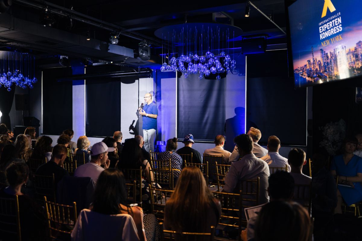 KI-Vortrag in New York: Alexander Sedlmair zeigt, wie man Mitarbeiter begeistert und Workflows optimiert