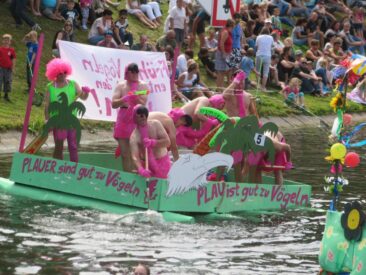 Plau am See: Badewannenrallye 2026 – Mecklenburgs Wasser-Kult, wenn Feuerwehr auf Stadtrat trifft
