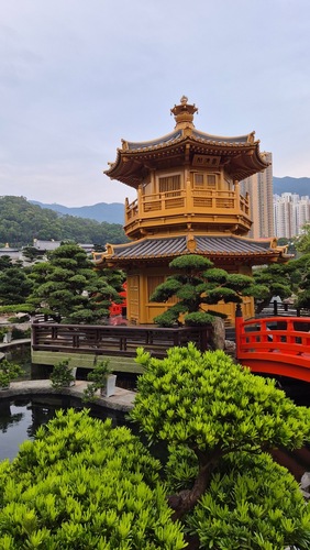 China-Rundreise: IKARUS TOURS verbindet auf einer 19-tägigen Rundreise jahrtausendealte Kultur, spektakuläre Natur und das internationale Flair Ho