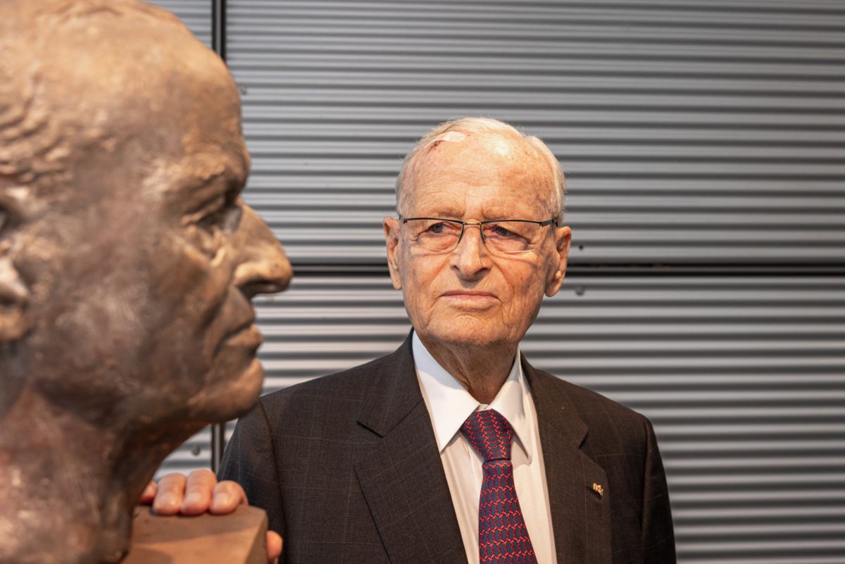 Gedenkausstellung „Aus Liebe zur Kunst. Carl H. Hahn zum 100. Geburtstag“ ab 1. Juli im Kunstmuseum Wolfsburg