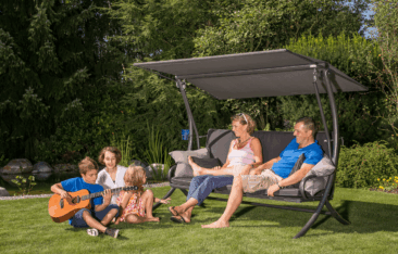 Hollywoodschaukeln im Garten: Nachhaltigkeit trifft auf Komfort und modernes Design