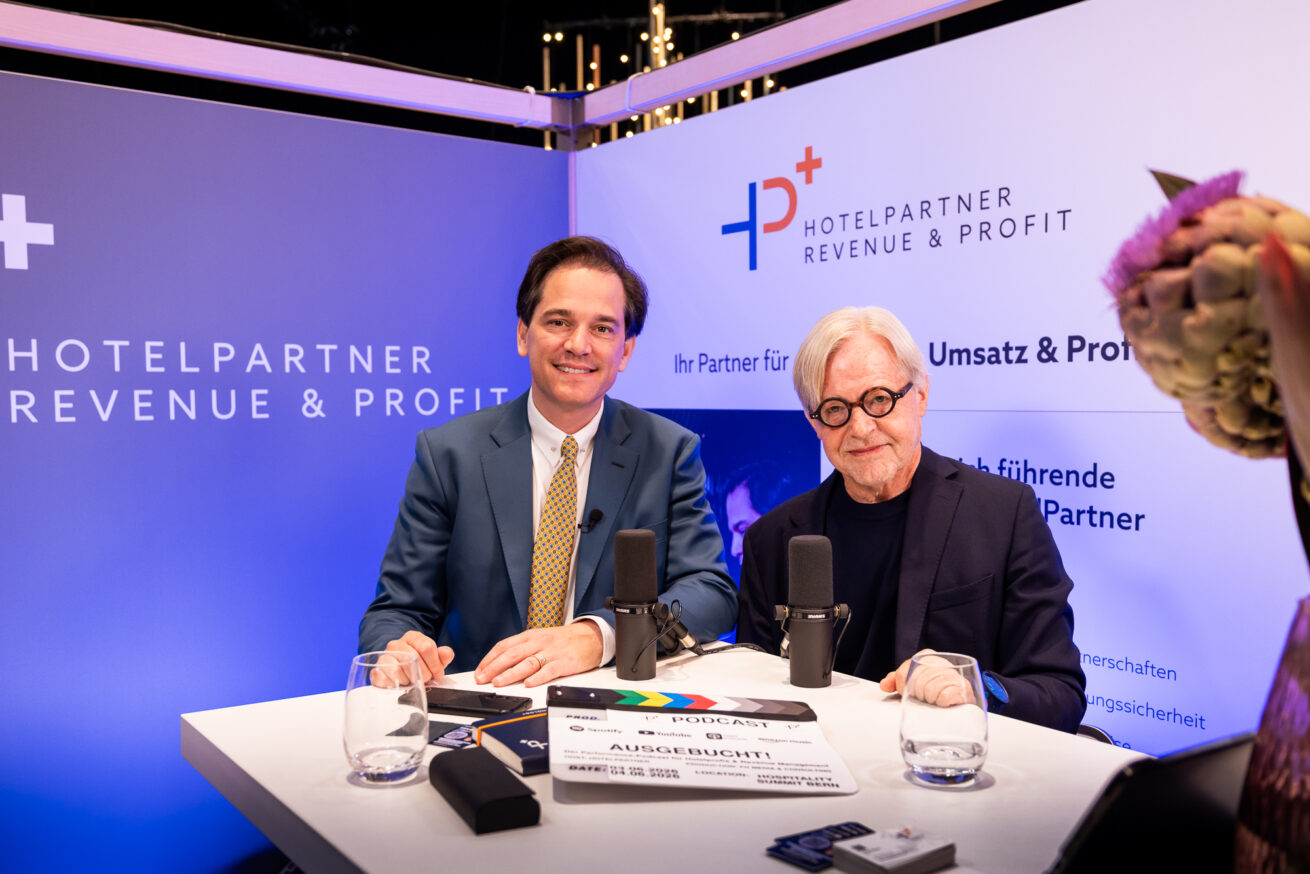 Hospitality Summit Bern: HotelPartner etabliert Podcast „Ausgebucht“ als Plattform für den Branchendialog