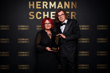 Internationaler Speakerslam: 4 Minuten zum Sieg mit Jubel und Standing Ovation