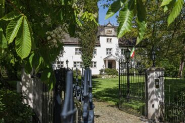 Seltene Kaufgelegenheit: Saniertes Schloss Alverdissen ermöglicht Wohnen, Arbeiten und Repräsentieren