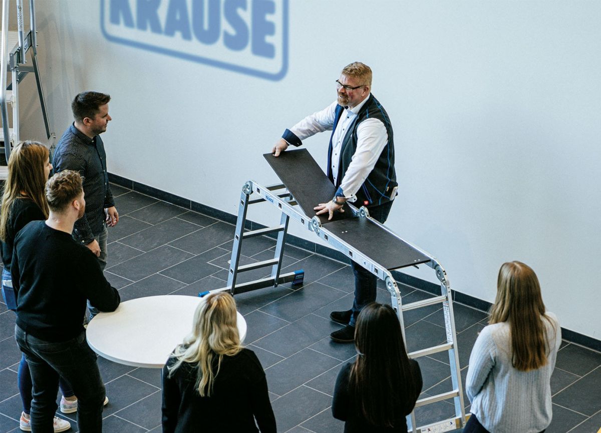 Sicherheit beginnt mit Wissen: Praxisnahe Schulungen für den sicheren Einsatz von Steigtechnik