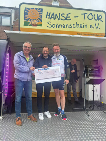 Starkes Zeichen für krebskranke Kinder: Ferien- und Freizeitpark Weissenhäuser Strand spendet 2.500 Euro an Förderverein Hanse-Tour Sonnenschein e.V.