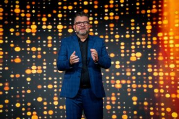Villacher schreibt Speaker-Slam-Geschichte: Mario Oberstrass gewinnt als erster Österreicher zum zweiten Mal