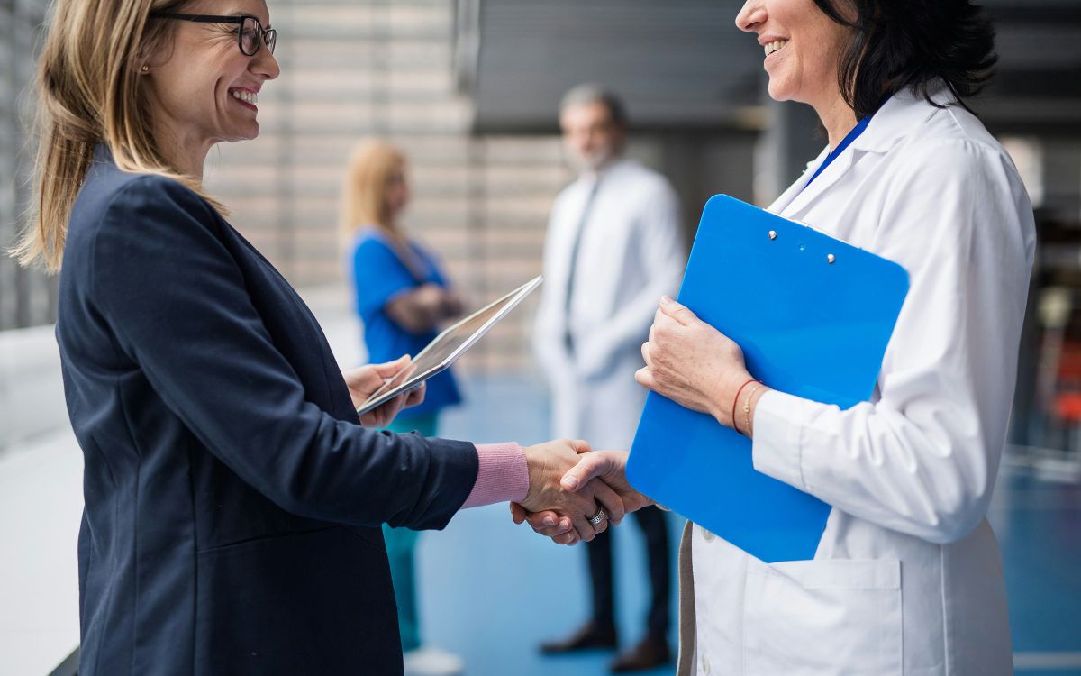 Von der Anmeldung bis zur Abrechnung: Diese Umschulung macht Sie zum Klinik-Allrounder
