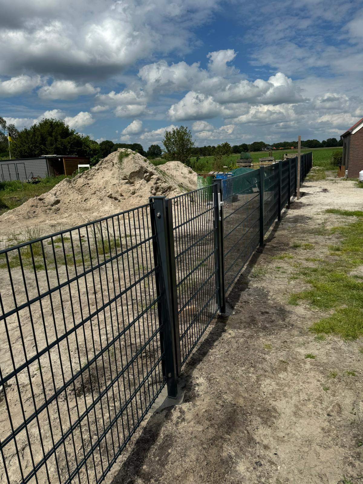 Zaunbau in Ostfriesland, Emsland und Oldenburg: Zaunonkel montiert deutschlandweit – ohne Vorkasse