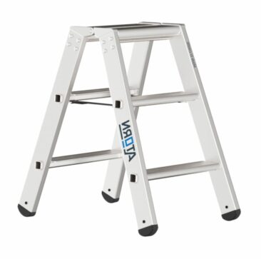 ATORN Aluminium-Stufenstehleitern für einen sicheren Stand und ergonomisches Arbeiten
