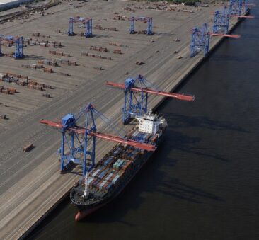 Containerumschlag in Hamburg ist dramatisch eingebrochen