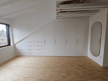 Dachschrägenschrank nach Maß: 7 Gründe, warum individuelle Einbauschränke die beste Lösung sind
