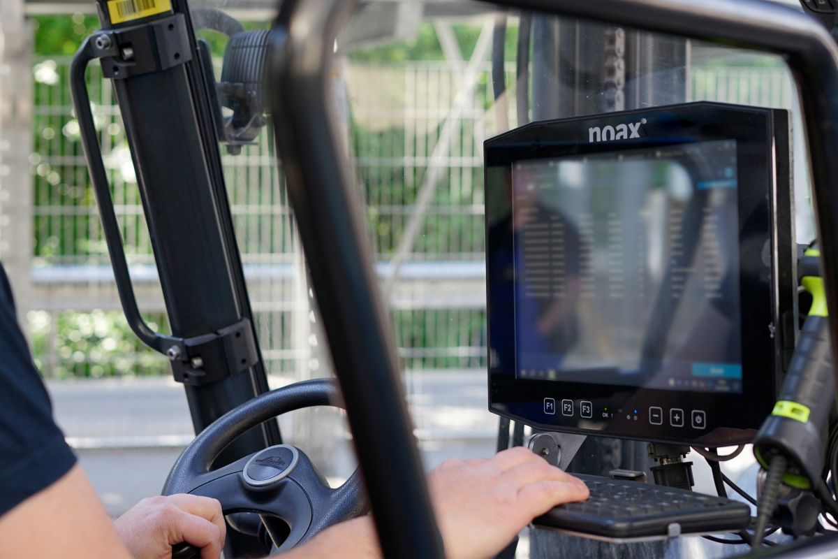 Gummiwerk KRAIBURG setzt seit über zehn Jahren auf noax Logistikterminals und Industrie-PCs