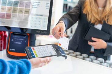 Kasse und Kartenzahlung aus einer Hand: Warum Schnittstellen im Tagesgeschäft entscheidend sind