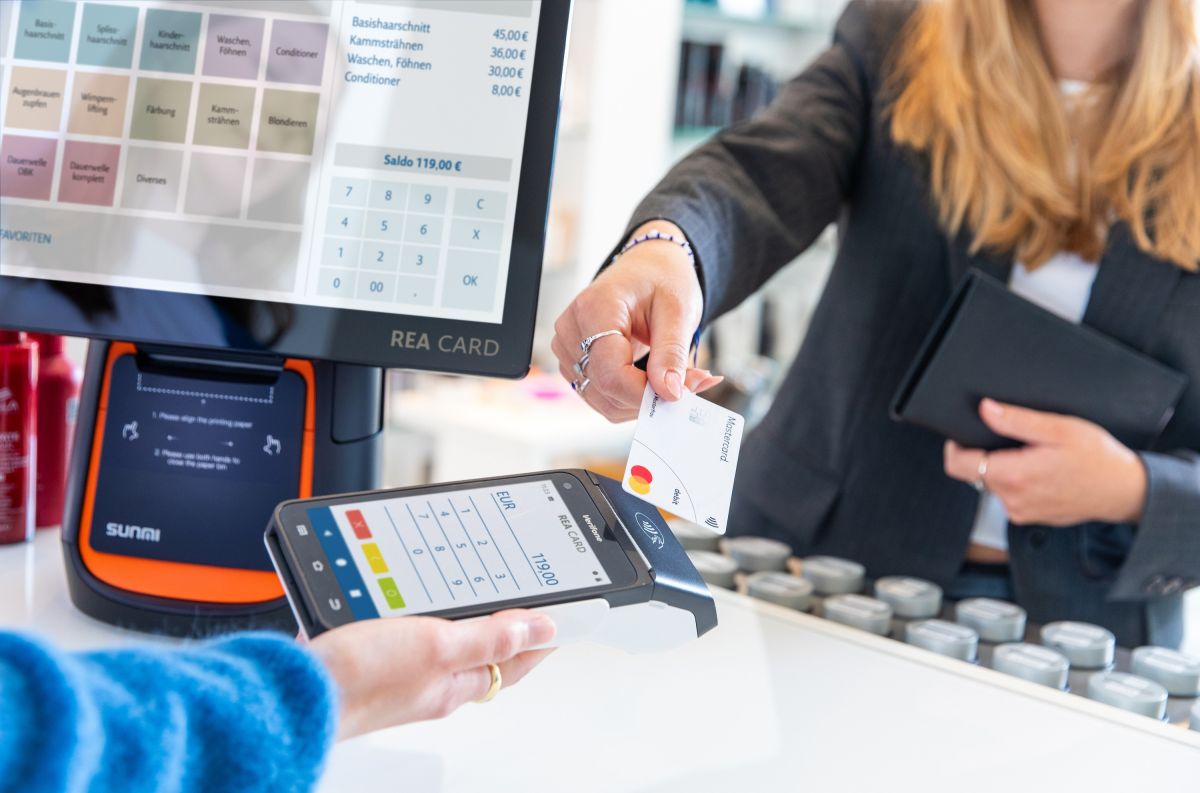 Kasse und Kartenzahlung aus einer Hand: Warum Schnittstellen im Tagesgeschäft entscheidend sind