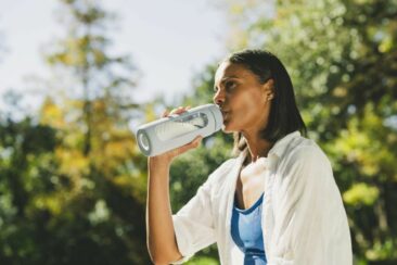 LifeStraw Go Glass 600ml bringt gefiltertes Trinkwasser aus der Glasflasche