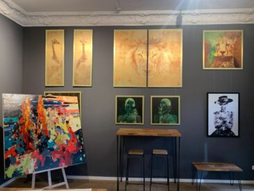 Neue Gemälde und Skulpturen in Münchner Kunstgalerie