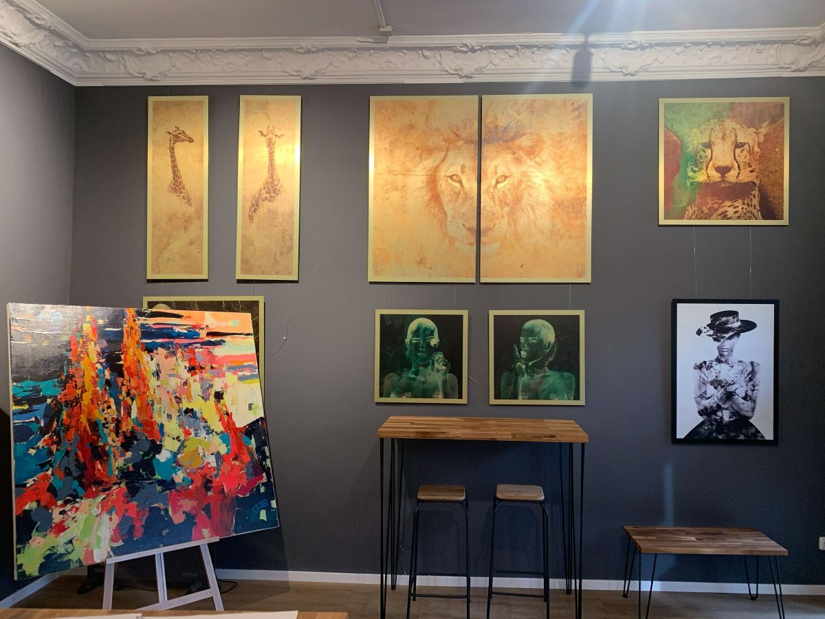 Neue Gemälde und Skulpturen in Münchner Kunstgalerie