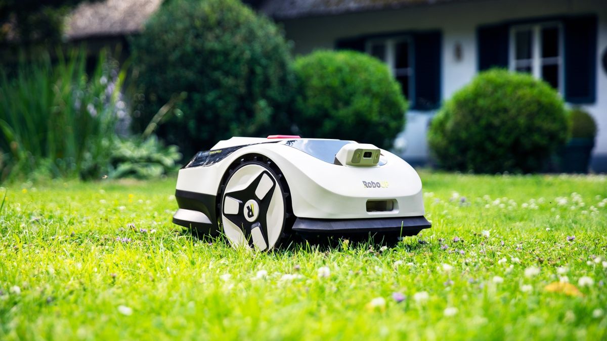Newcomer schlägt bekannte Marken: Rasenroboter RoboUP Raccoon 2 SE überzeugt in zwei Produkttests