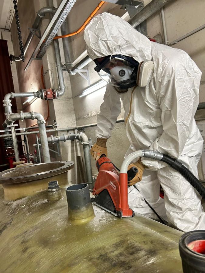 PFAS-belastete GFK-Schaummitteltanks: Warum Dekontamination vor Zerlegung und Entsorgung unverzichtbar ist
