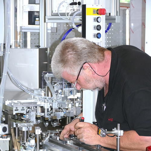 Service für OKU-Anlagen: LAS Lean Assembly Systems GmbH bietet die Betreuung mit Ex-OKU-Mitarbeitern an.