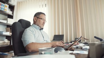 24-Stunden-Betreuung zu Hause: Warum seriöse Anbieter keine Rund-um-die-Uhr-Arbeit versprechen