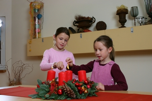 bvbf: Lichterketten und Kerzenschein – In der Vorweihnachtszeit steigt die Zahl der Wohnungsbrände