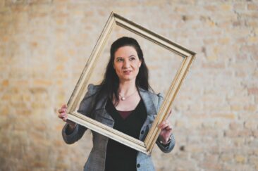 Historikerin und Autorin Dr. Tanja Bernsau stellt auf der 1. Taunus Buchmesse aus