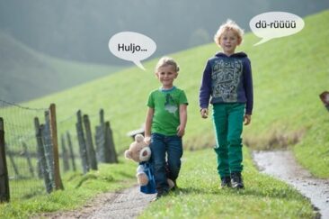Jodeln auf der Alm, Kanubau im Paradies