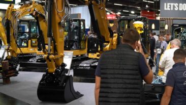 Kompakte Baumaschinen werden flexibler im Landschaftsbau