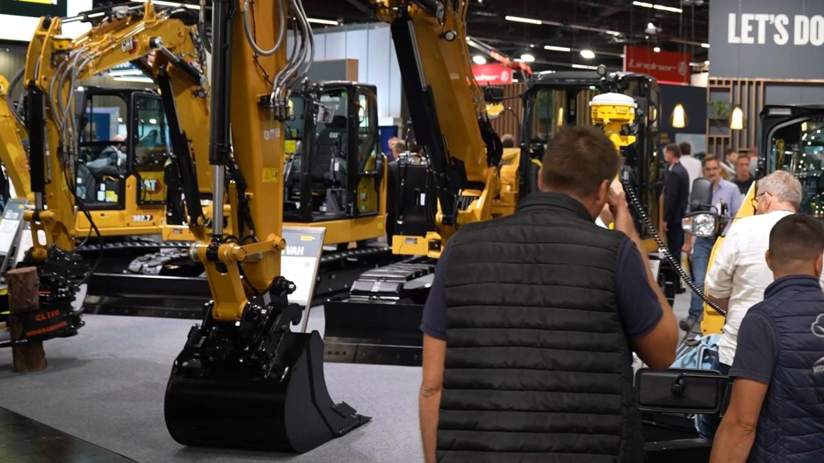 Kompakte Baumaschinen werden flexibler im Landschaftsbau