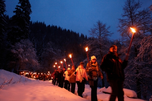 ROMANTISCHE FACKELWANDERUNG ZUM JAHRESAUSKLANG IN BAIERSBRONN