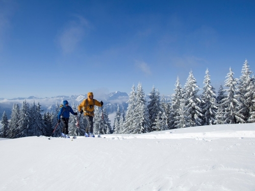 „Schneewochen“ in den Ammergauer Alpen bescheren sportlich-sanfte Winterabenteuer