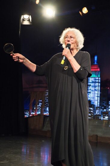 Von der Schauspielbühne zur Lebensbühne: Dr. Marlies Koel stellt ihr neues Buch in New York vor