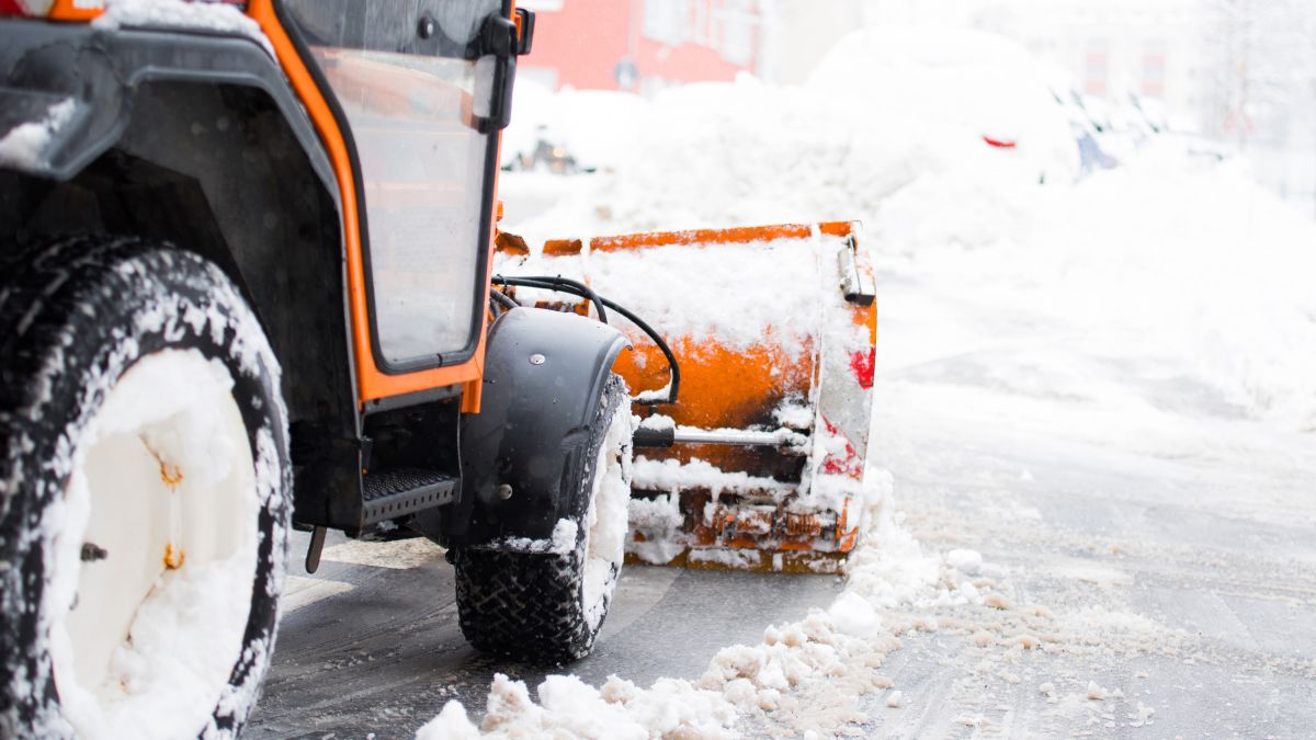 Wenn der Winterdienst ruft: Wie zwei Kommunen ihre Einsatzkräfte mit e*Message zuverlässig alarmieren