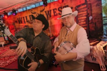 Country live statt Playlist: Arizona Bros. bringen Western-Feeling auf Firmenfeiern