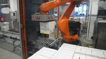 End-of-line-Automatisierung trotz begrenzter Platzverhältnisse: Palettierung ohne aufwendigen Linienumbau