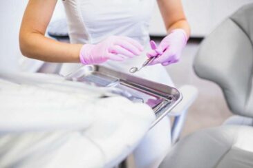Gut geputzt ist halb gewonnen – wie Prophylaxe den Biofilm in Schach hält