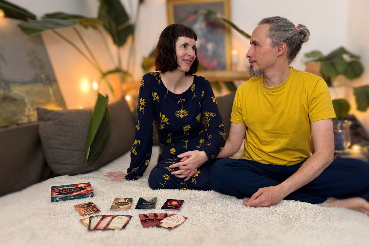 Krebs, Tinder, große Liebe: Ein Kartenspiel für Nähe bei Krankheit