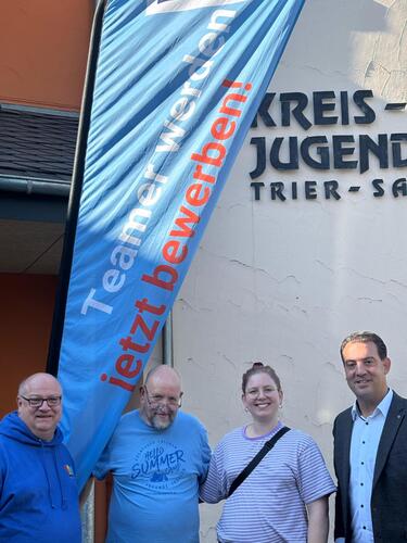Landtagsabgeordneter Johannes Kölling beeindruckt von der ehrenamtlichen Arbeit bei Kinderlachen-Eifel e.V.