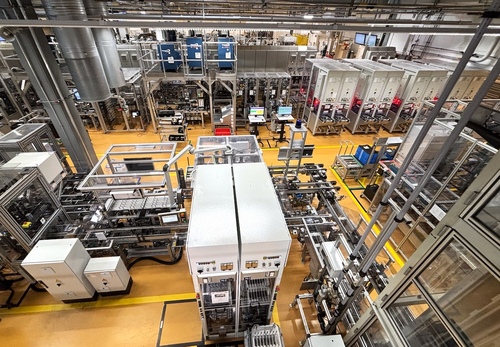 Vom Continental-Werk zur KI-Fabrik: German Edge Cloud entwickelt mit AUMOVIO das „Overall Factory Brain“